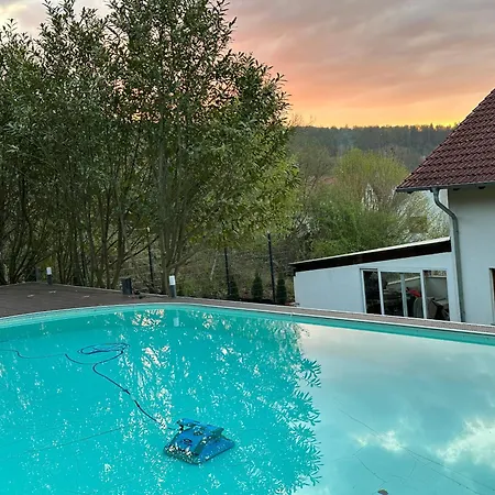 Luxus-familienvilla Mit Privatem Pool Und Xxl Whirlpool, Kamin, Grill & Blick In Weinberge *