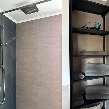 Luxus-familienvilla Mit Privatem Pool Und Xxl Whirlpool, Kamin, Grill & Blick In Weinberge