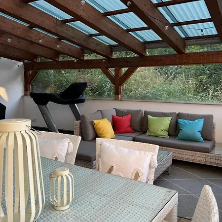 Luxus-familienvilla Mit Privatem Pool Und Xxl Whirlpool, Kamin, Grill & Blick In Weinberge