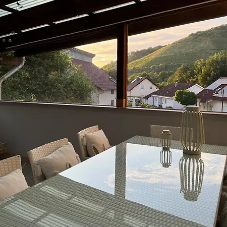 Luxus-familienvilla Mit Privatem Pool Und Xxl Whirlpool, Kamin, Grill & Blick In Weinberge