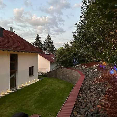 Luxus-familienvilla Mit Privatem Pool Und Xxl Whirlpool, Kamin, Grill & Blick In Weinberge *