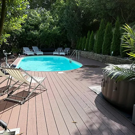 Luxus-familienvilla Mit Privatem Pool Und Xxl Whirlpool, Kamin, Grill & Blick In Weinberge *