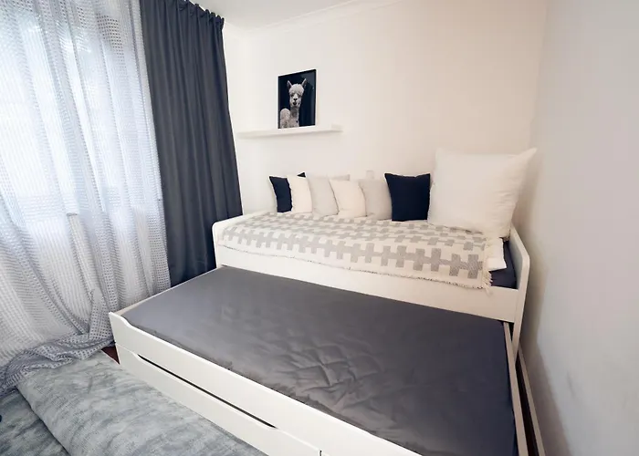 Luxus-familienvilla Mit Privatem Pool Und Xxl Whirlpool, Kamin, Grill & Blick In Weinberge Bockenau